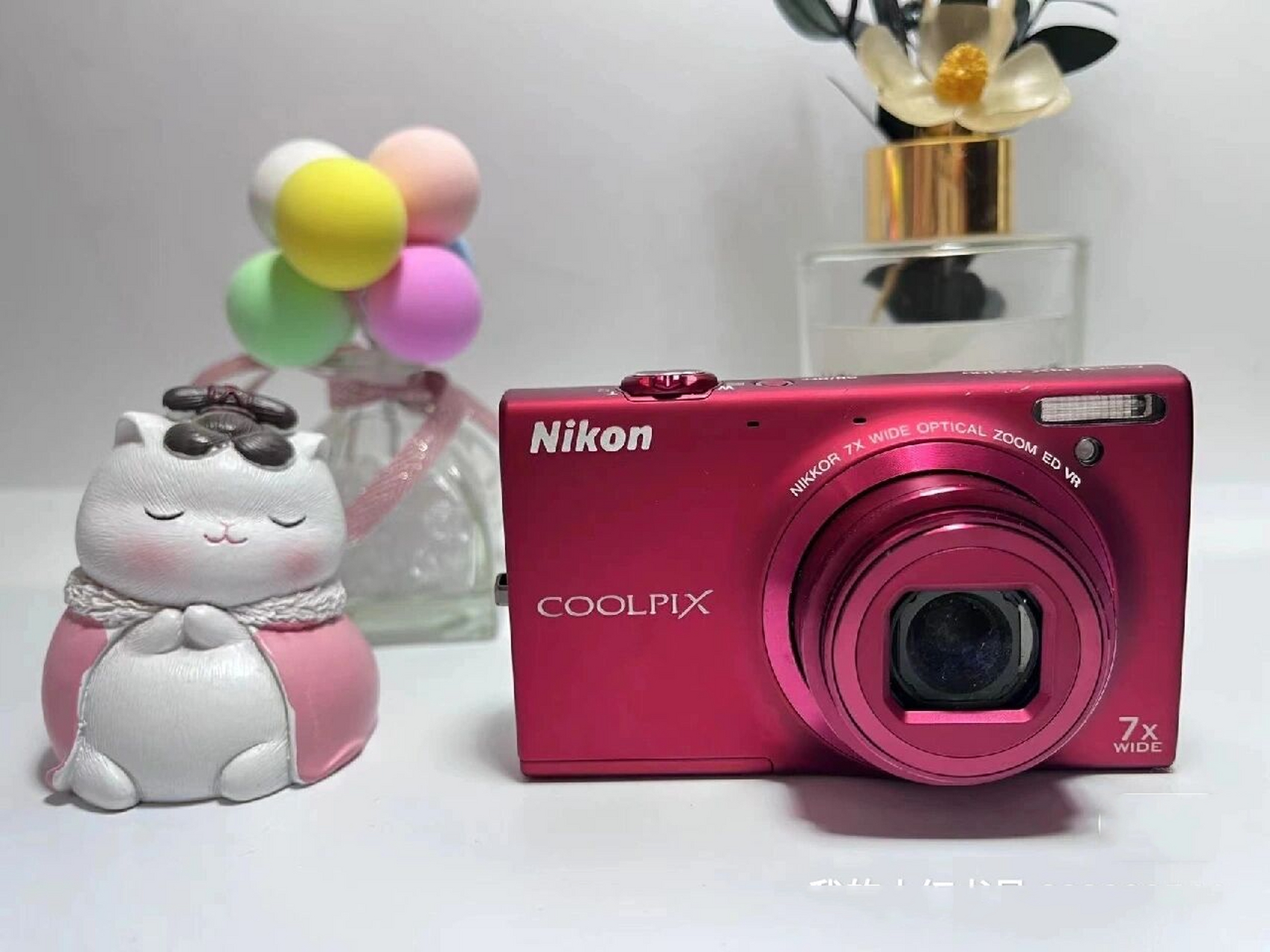 尼康s6100 尼康s6100复古可乐红,1600万像素 触屏 7倍长焦 照片可涂鸦