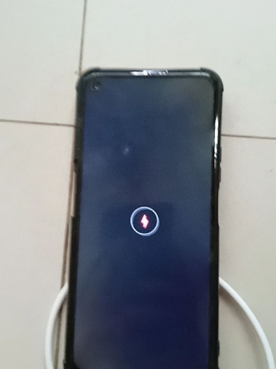 手机一直闪红色闪电 oppo手机一直闪红色闪电.充不进去电怎么回事啊?