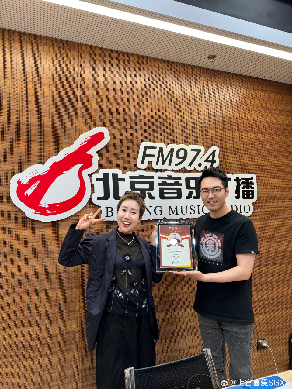 fm974主持人照片图片