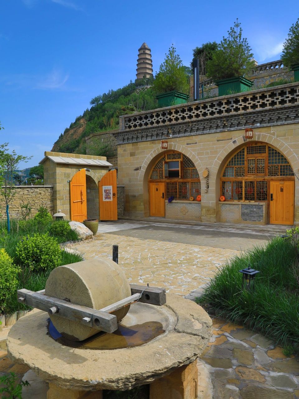 宝塔窑苑-陕西这个窑洞民宿绝美 位置棒呆了 地址:9973 地址在