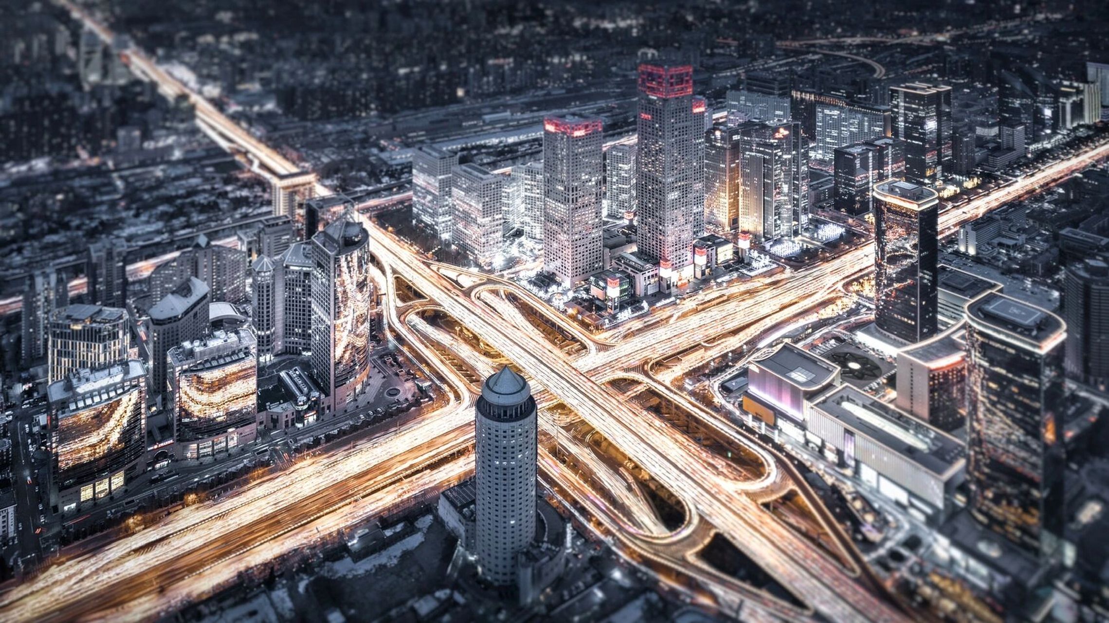 国贸桥位于北京cbd的核心地段,是北京东三环与建国门外大街,建国路的