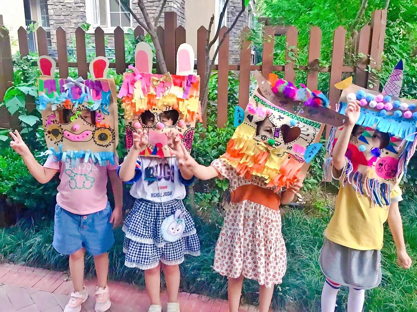 纸袋面具:纸袋的高光时刻,5岁孩子手工课 纸的高光一刻~纸袋面具 1.