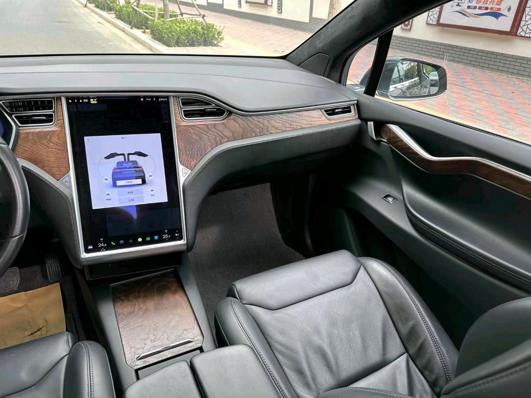 特斯拉毛豆x100d,新车直销价100多万 17年上牌,六座版,终身免费充电