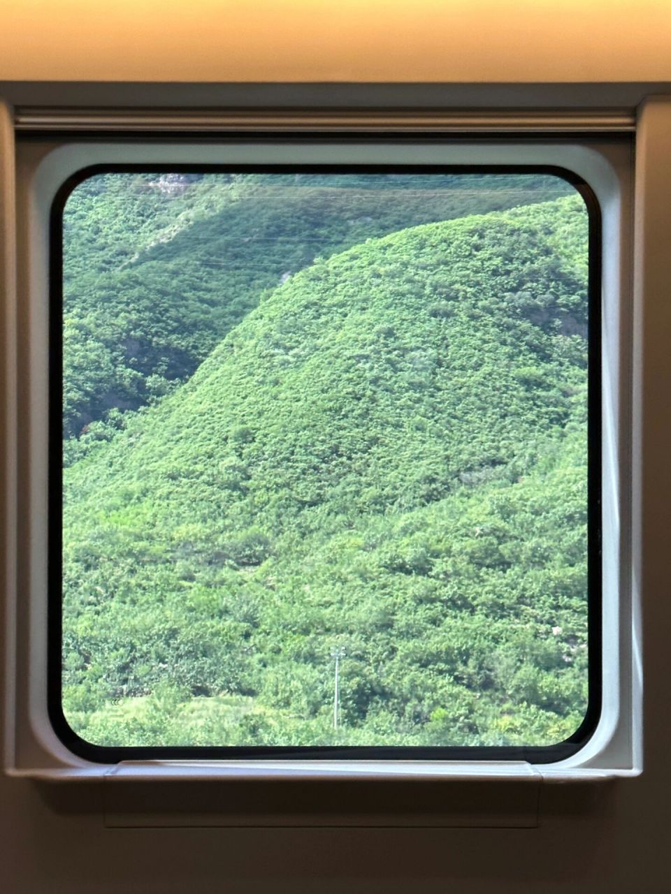 高铁风景图片窗外车窗图片