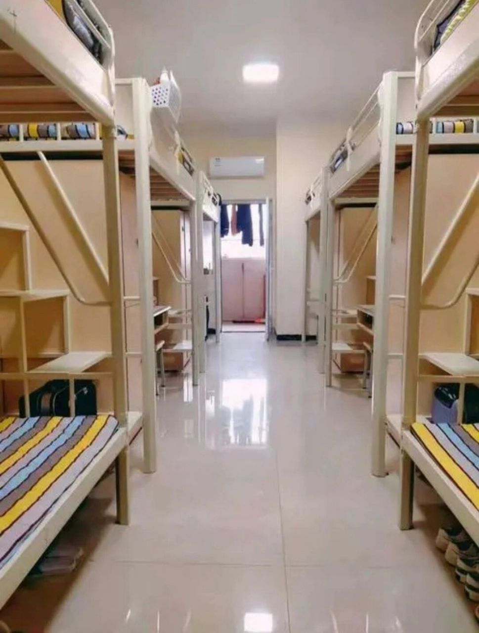 贵州工程应用技术学院宿舍环境嘎嘎好!