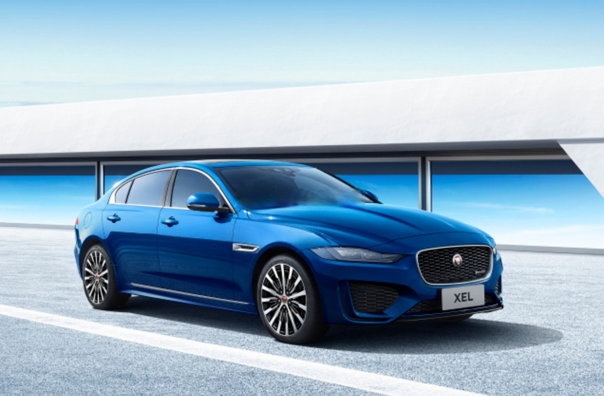 这个加长版已经没啥纯在感了~~~当年上市的时候还去参加路试了,这车