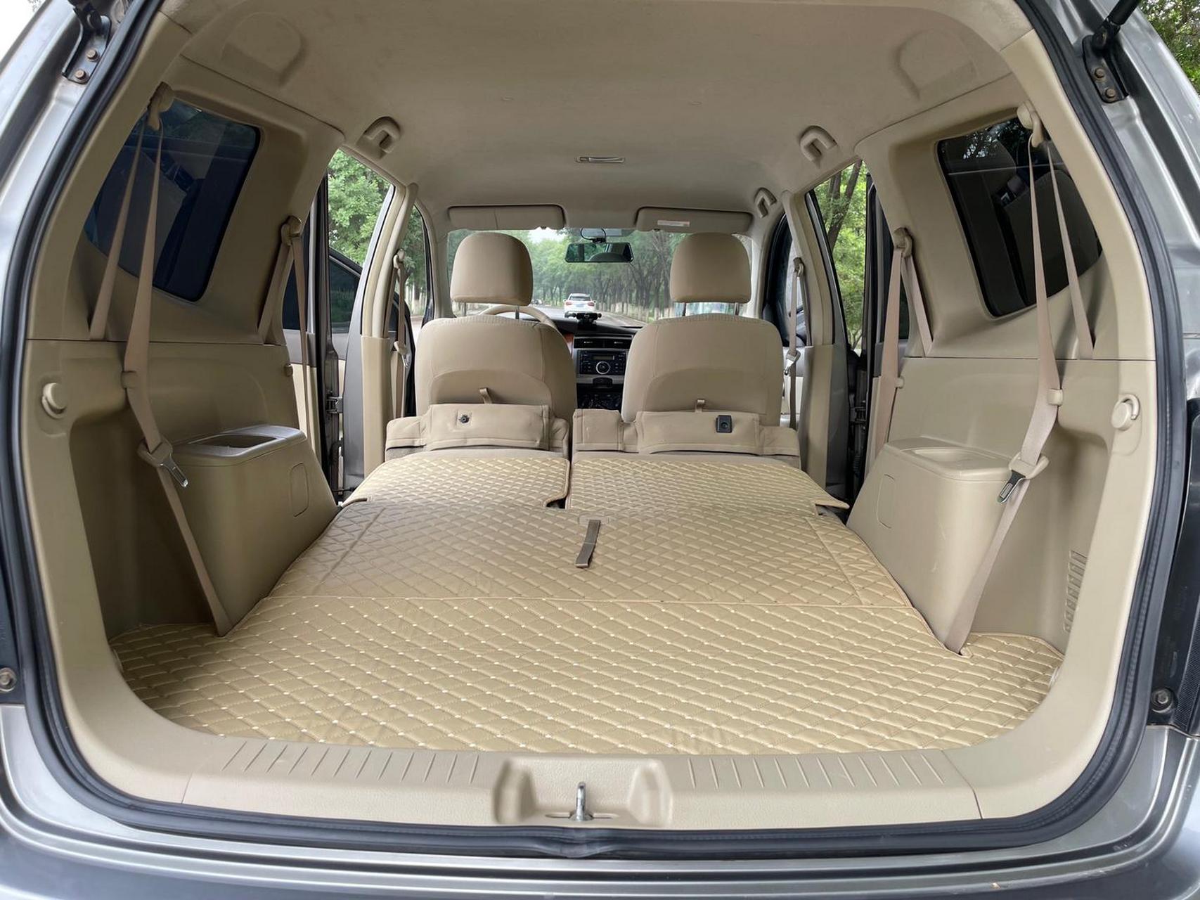 2011日产骏逸七座休旅车.