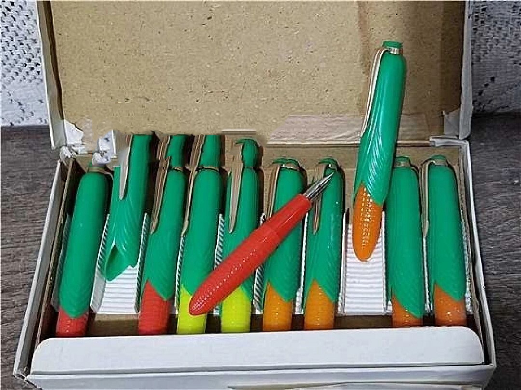 怀旧好物|老钢笔,玉米钢笔