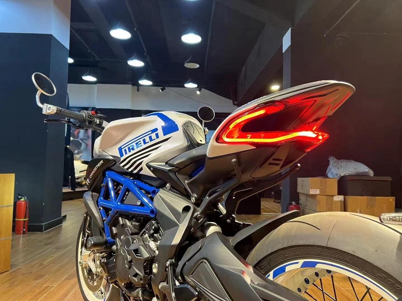 mv 奥古斯塔 dragster 800rr 倍耐力连名限量款 xxx/200 20年上牌