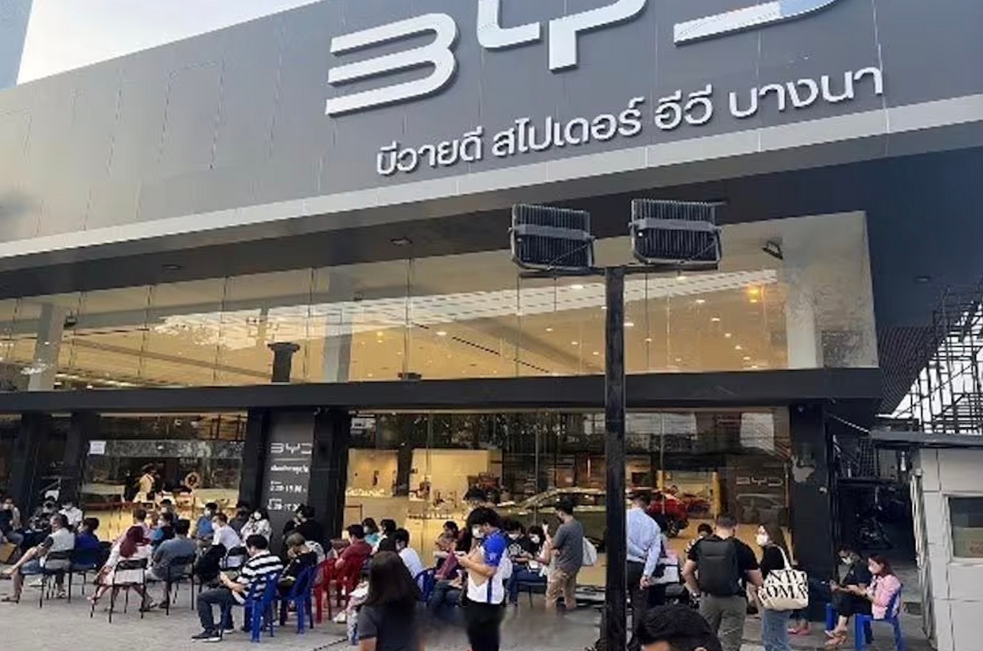 前两天刷着个报道,说比亚迪在atto 3在泰国上市以后,已经连续三个月拿