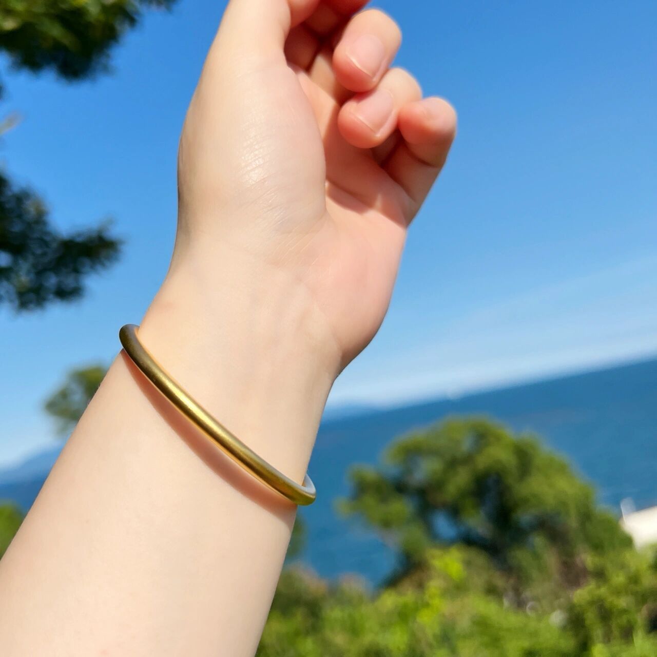 黄金手镯 素圈古法金 实心50g测评 【优点】比较纤细,不坠手,不压手