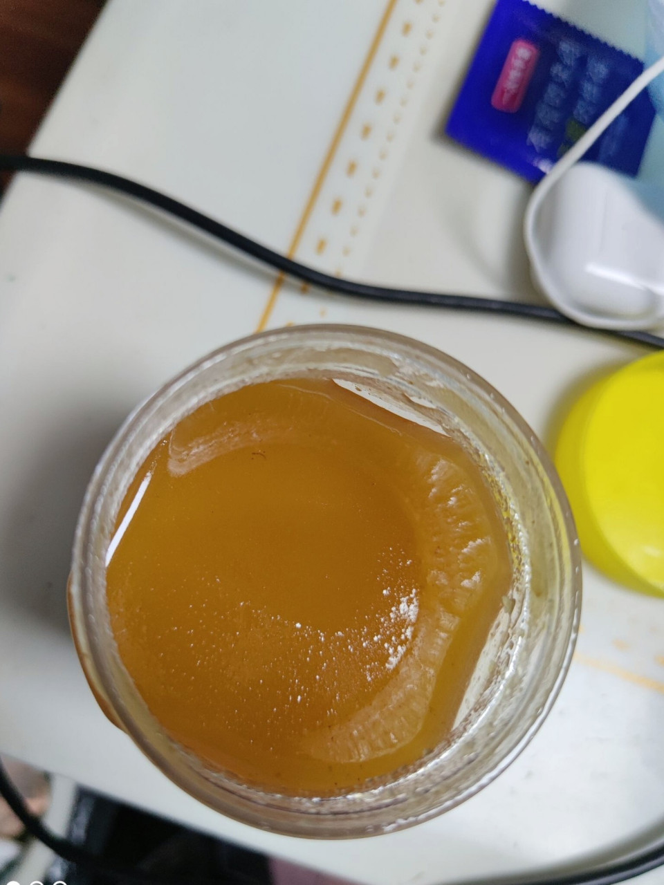 蜂蜜变坏了的图片(蜂蜜变质了还有什么用处)