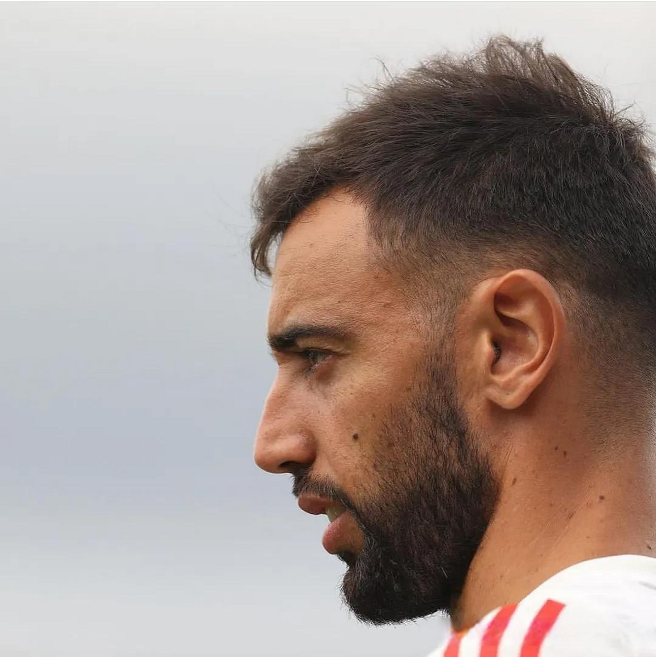 b·费是曼联上个赛季的"准队长",能力出众以及超高的出勤率,深受滕