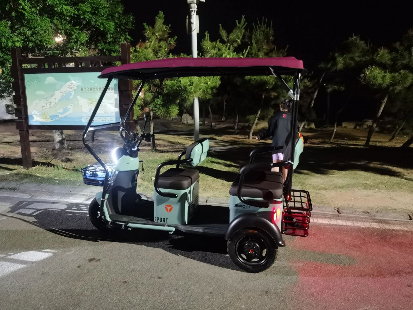 夜游养马岛骑个个三轮电动车 晚上租个电动三轮车来感受养马岛的凉爽