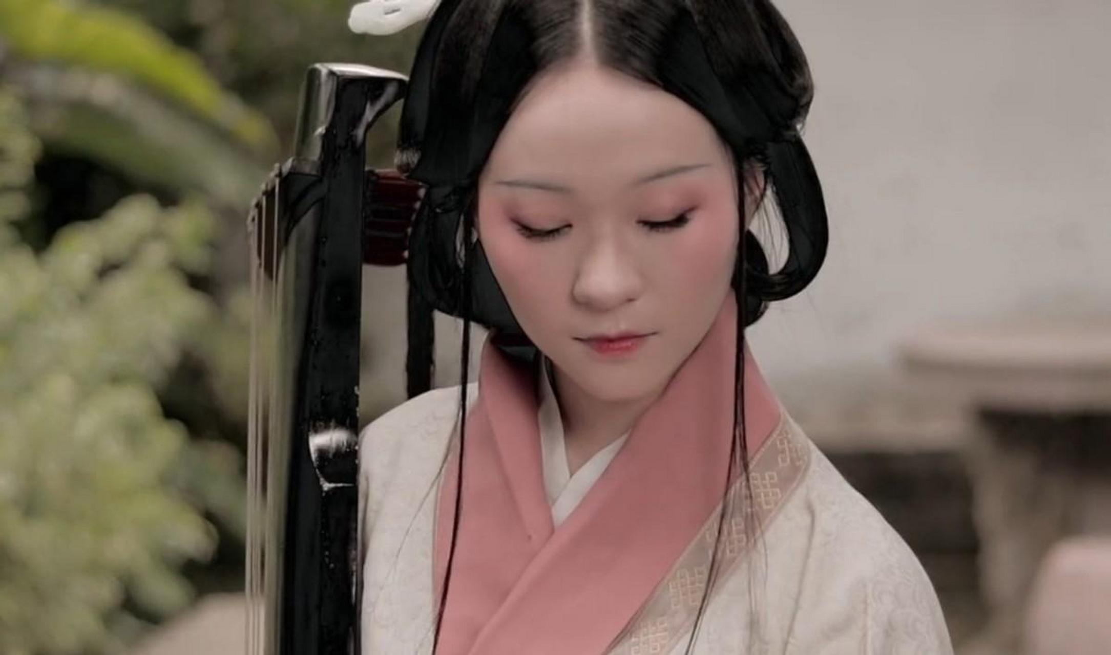 息夫人,又称桃花夫人,她为了保全丈夫息侯与息国百姓,决然地嫁给了楚