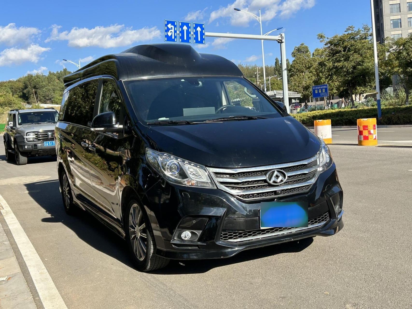 16年上牌 大通黑骑士 2万多公里实表 电动侧滑门 电尾门 四座座椅加热