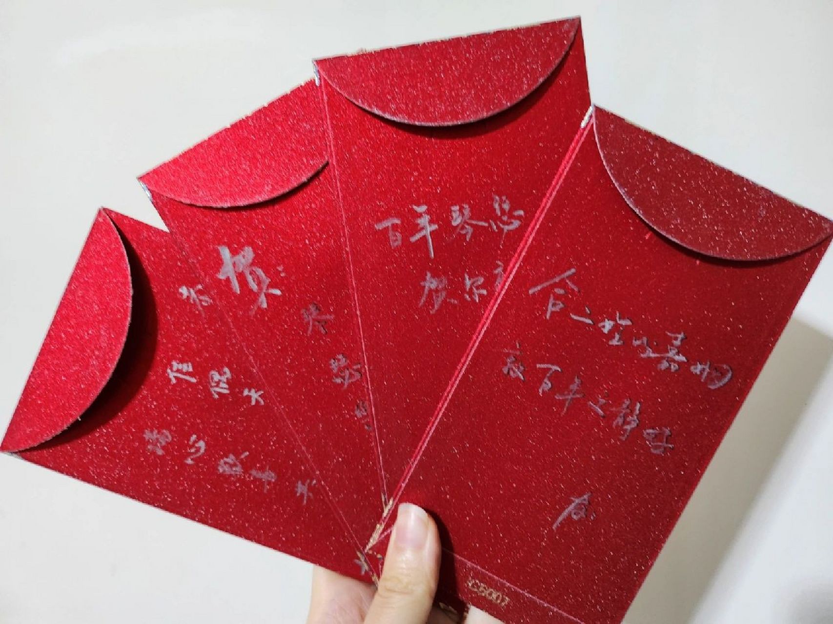 人生第一份份子钱 仪式感从红包封面开始   大学好友周末婚礼啦 作为