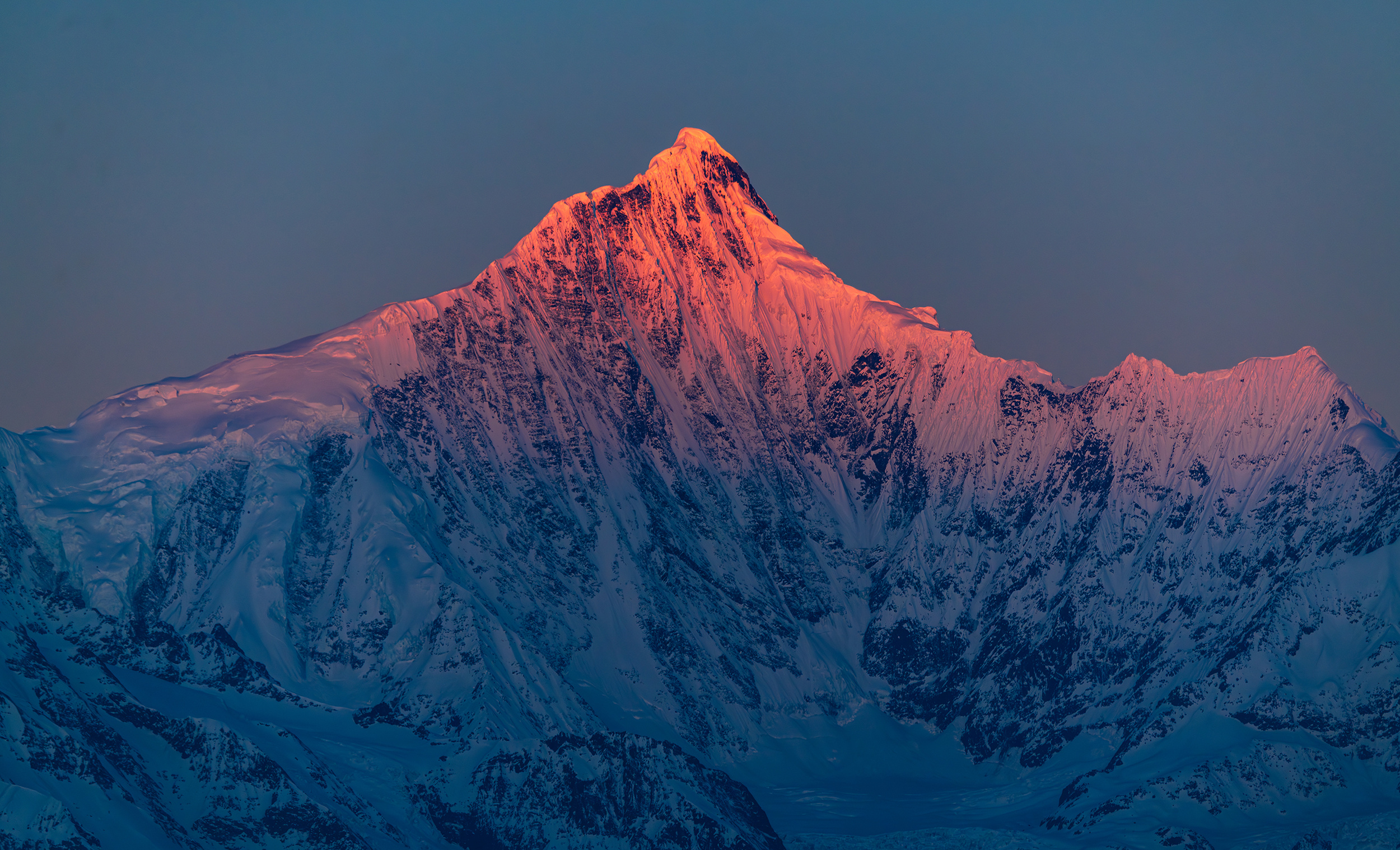 梅里雪山的日出,是天地馈赠的盛景