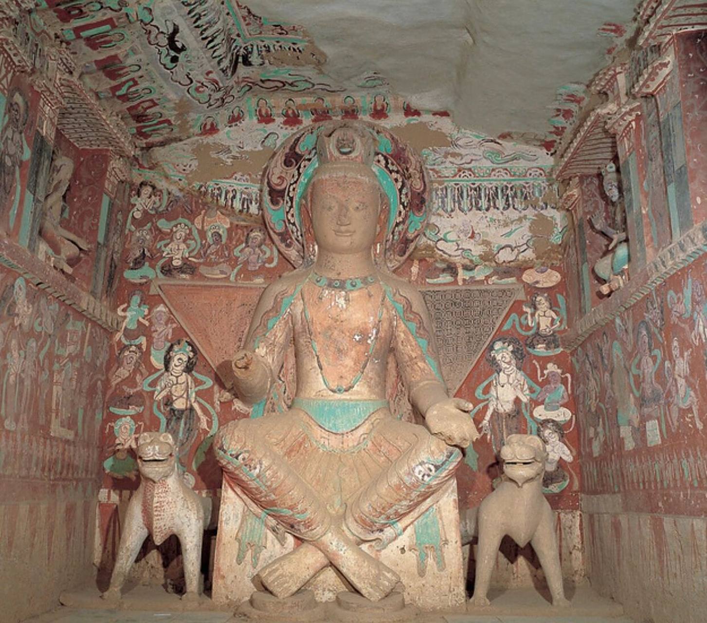 敦煌 北凉|莫高窟第275窟 图一:第275窟内景 图二:交脚弥勒菩萨 图三