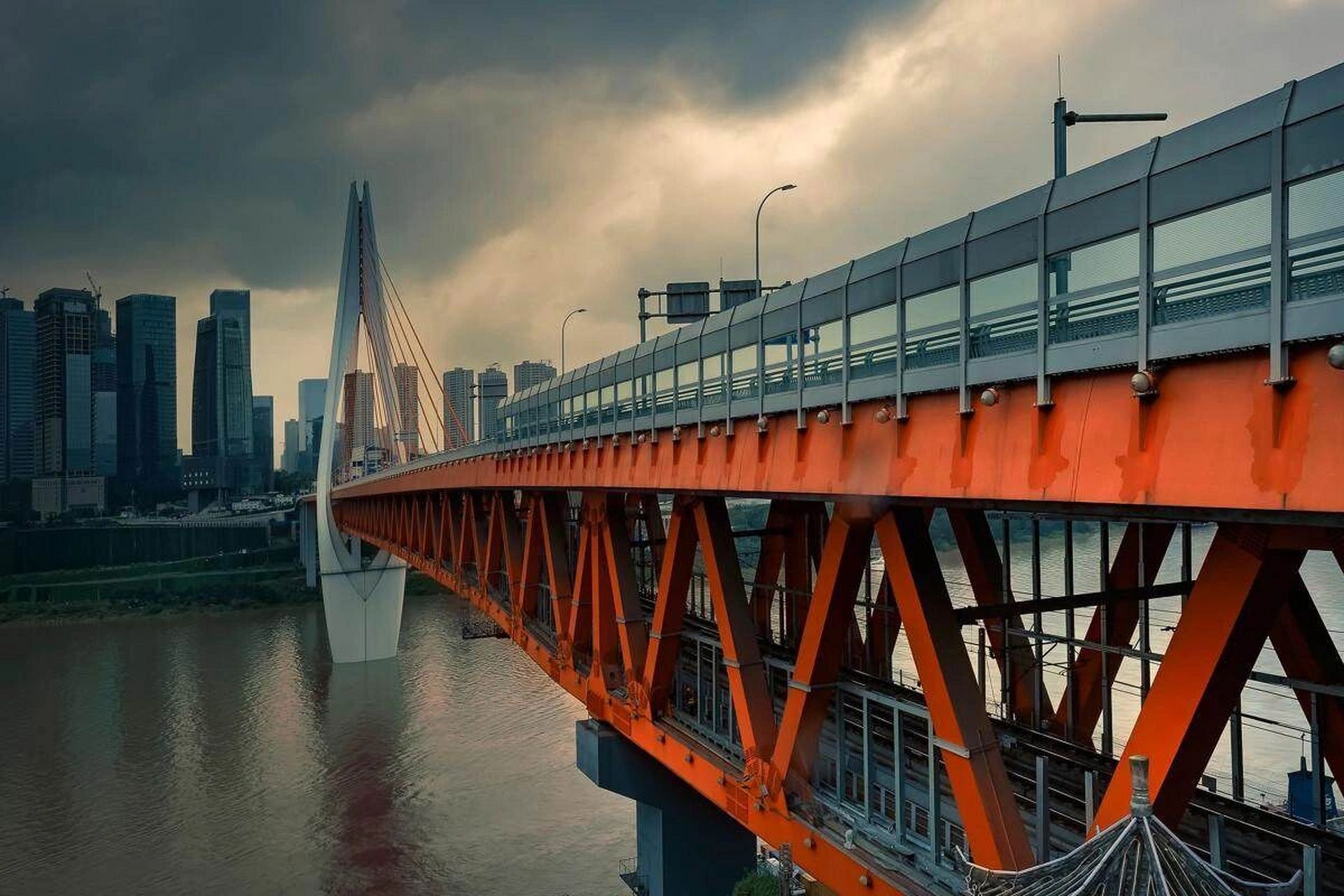 "世界最大的人行天桥"——重庆千厮门大桥 千厮门大桥,全称千厮门嘉陵