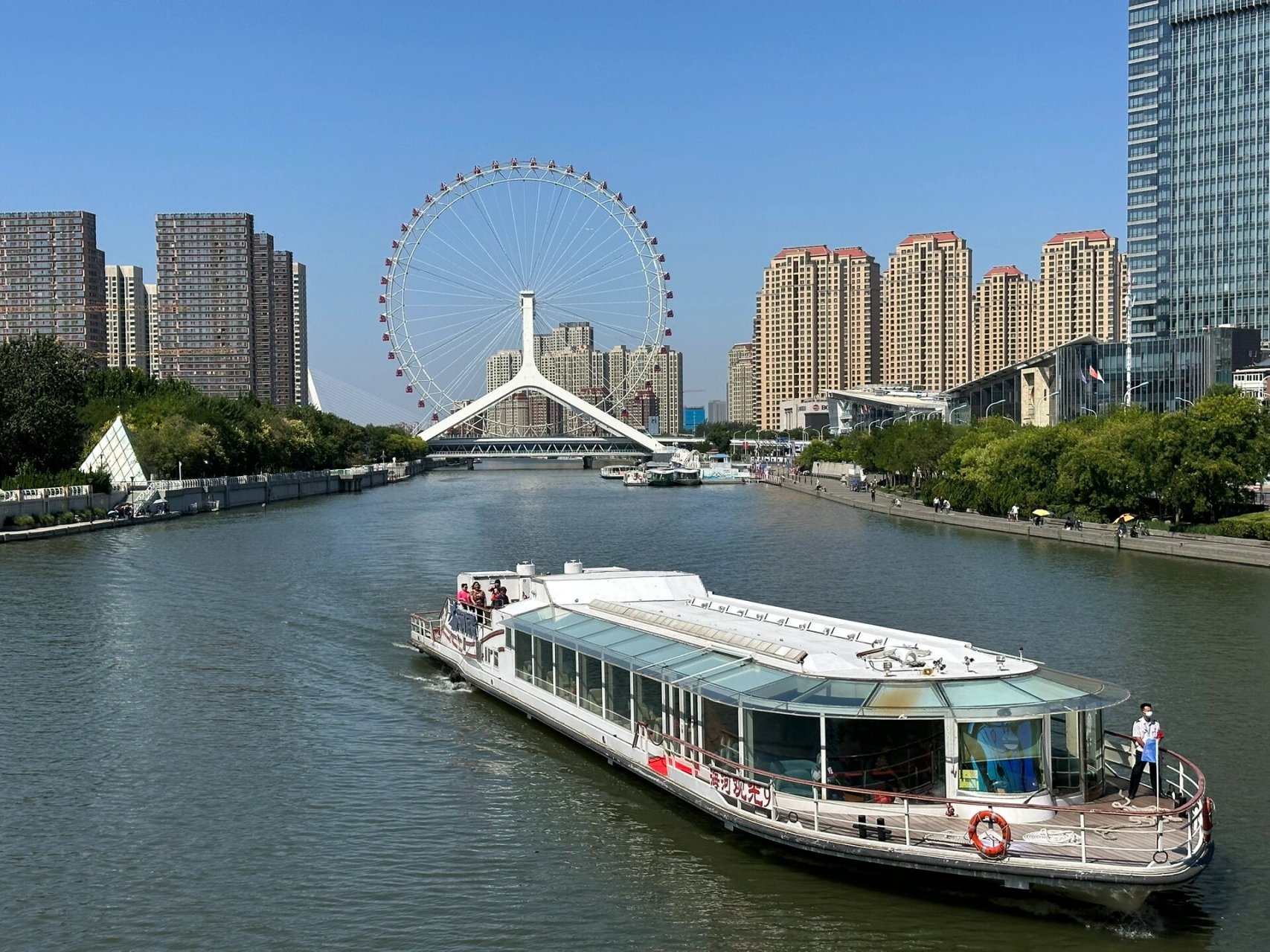 游船) 到天津来玩耍的小伙伴们,强烈推荐坐游船游览海河沿岸的景色