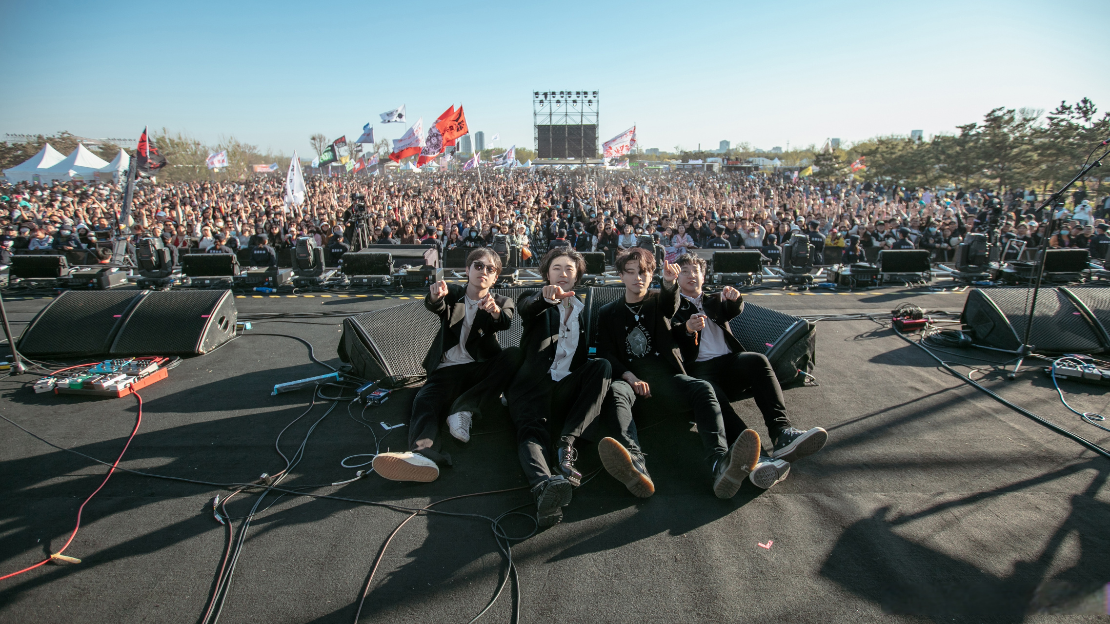 对角巷乐队#  迷笛收官!感谢烟台,感谢迷笛!我们下次见!