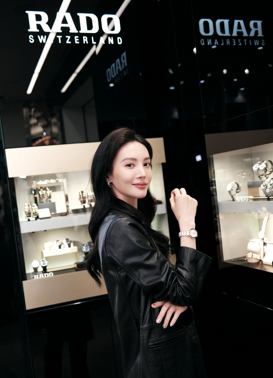 金晨# 为岁月镀金,简约而不简单,跟#rado瑞士雷达