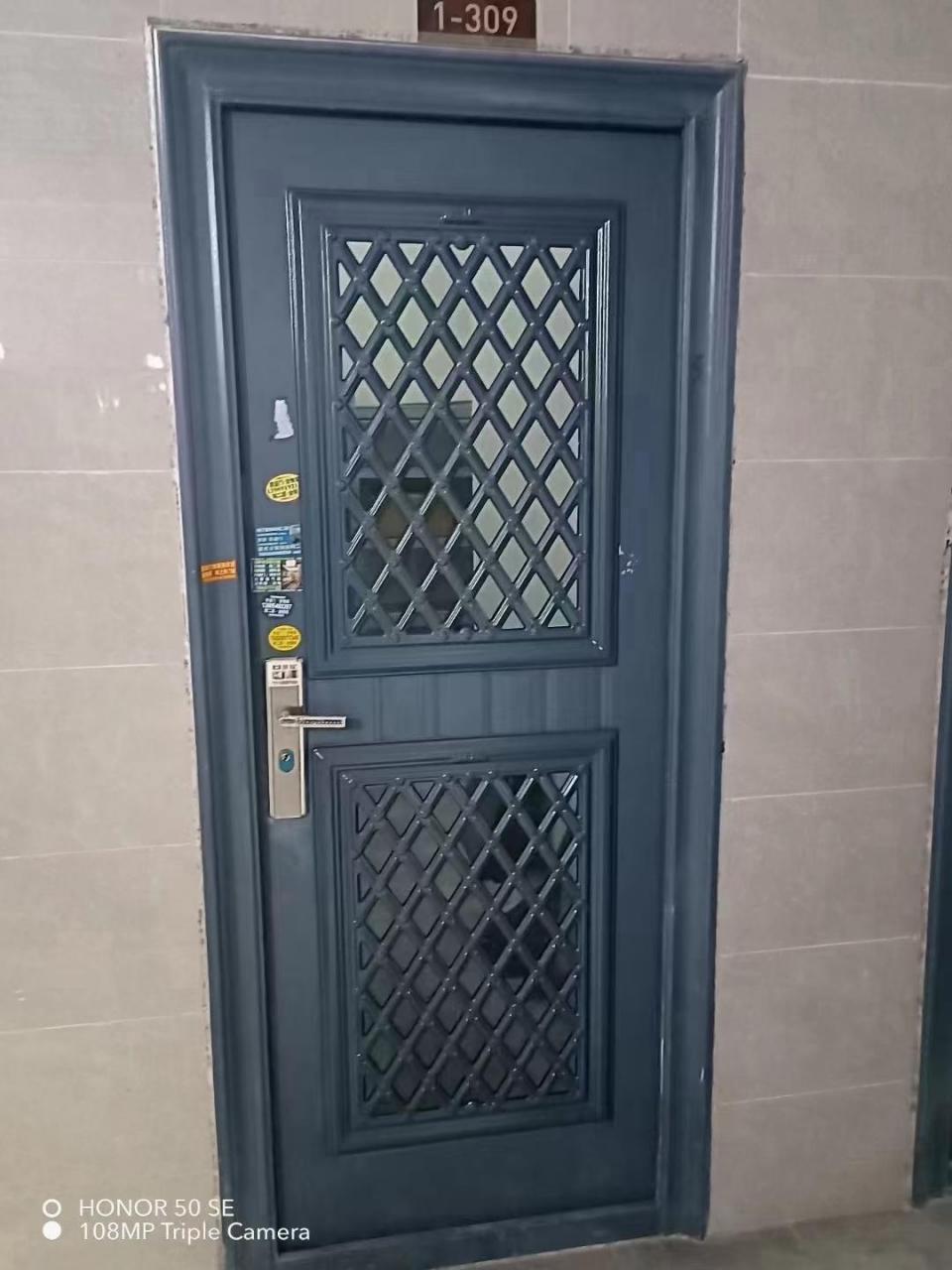 防盗门改装通风窗,根据门型,选择改装,上下都可改装,通风效果好