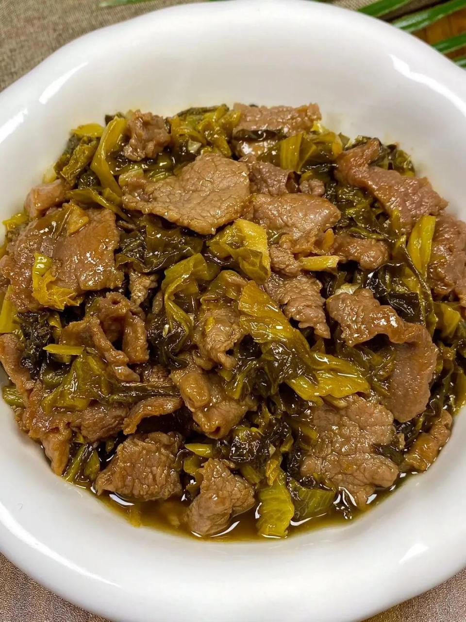 家常小炒--酸菜炒牛肉        爱吃酸菜的宝儿们,一定要试试炒牛肉