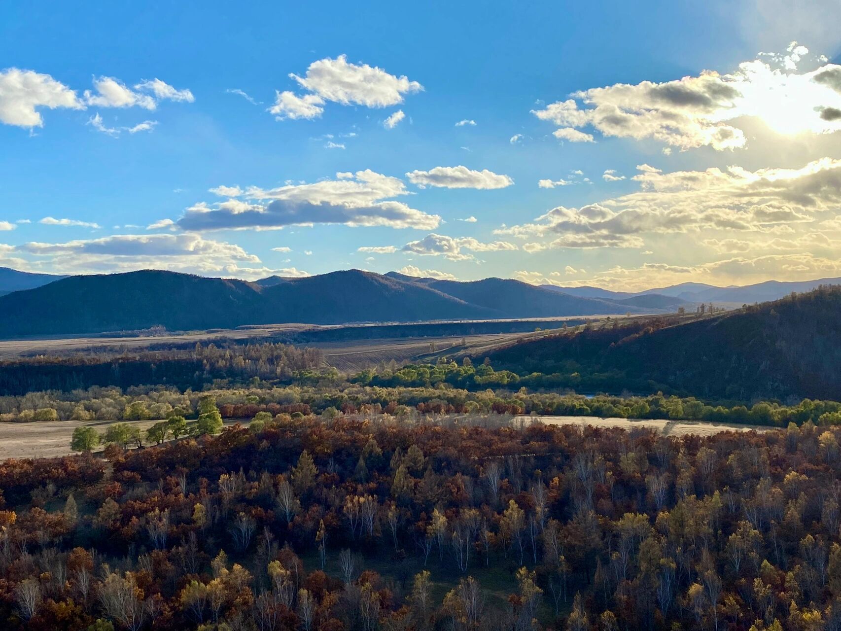 1 柴河月亮小镇 早早跟老公决定国庆要去呼伦贝尔大草原感受自然风光