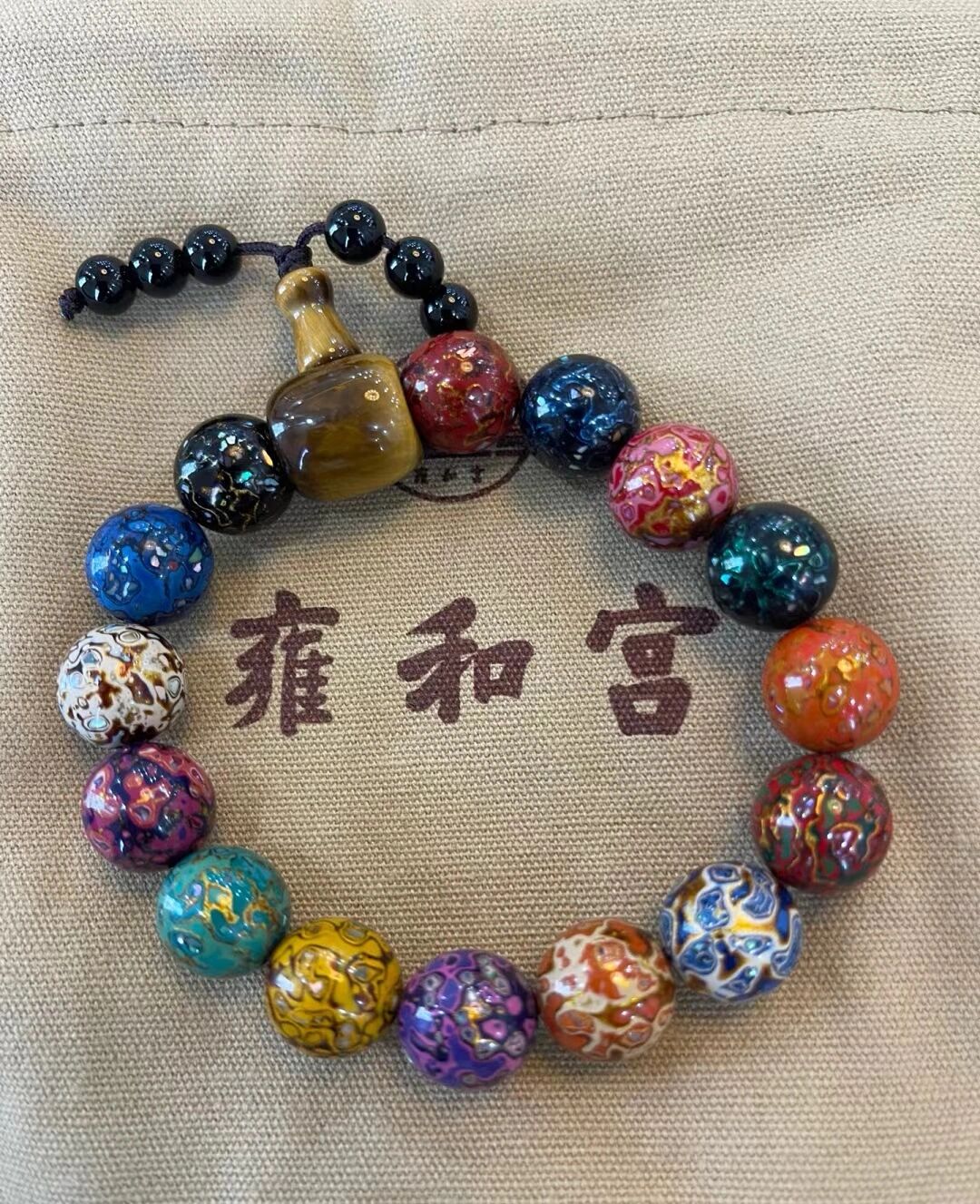 但其实他的天花板手串是大漆手串