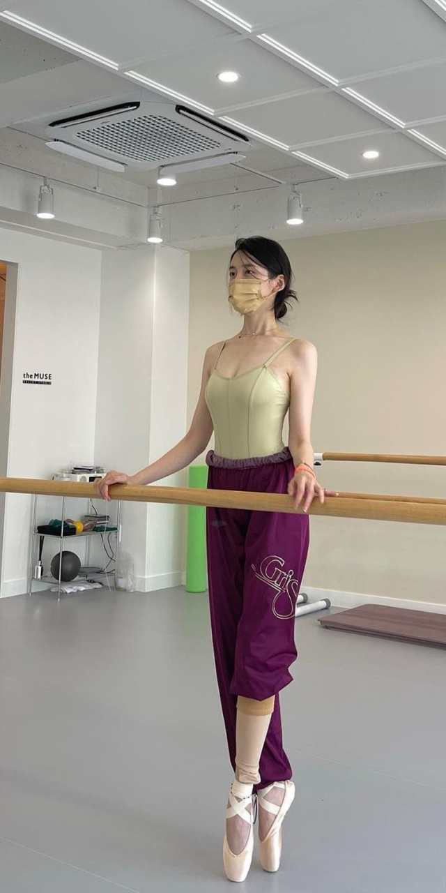 朴智炫好身材欧尼壁纸组图