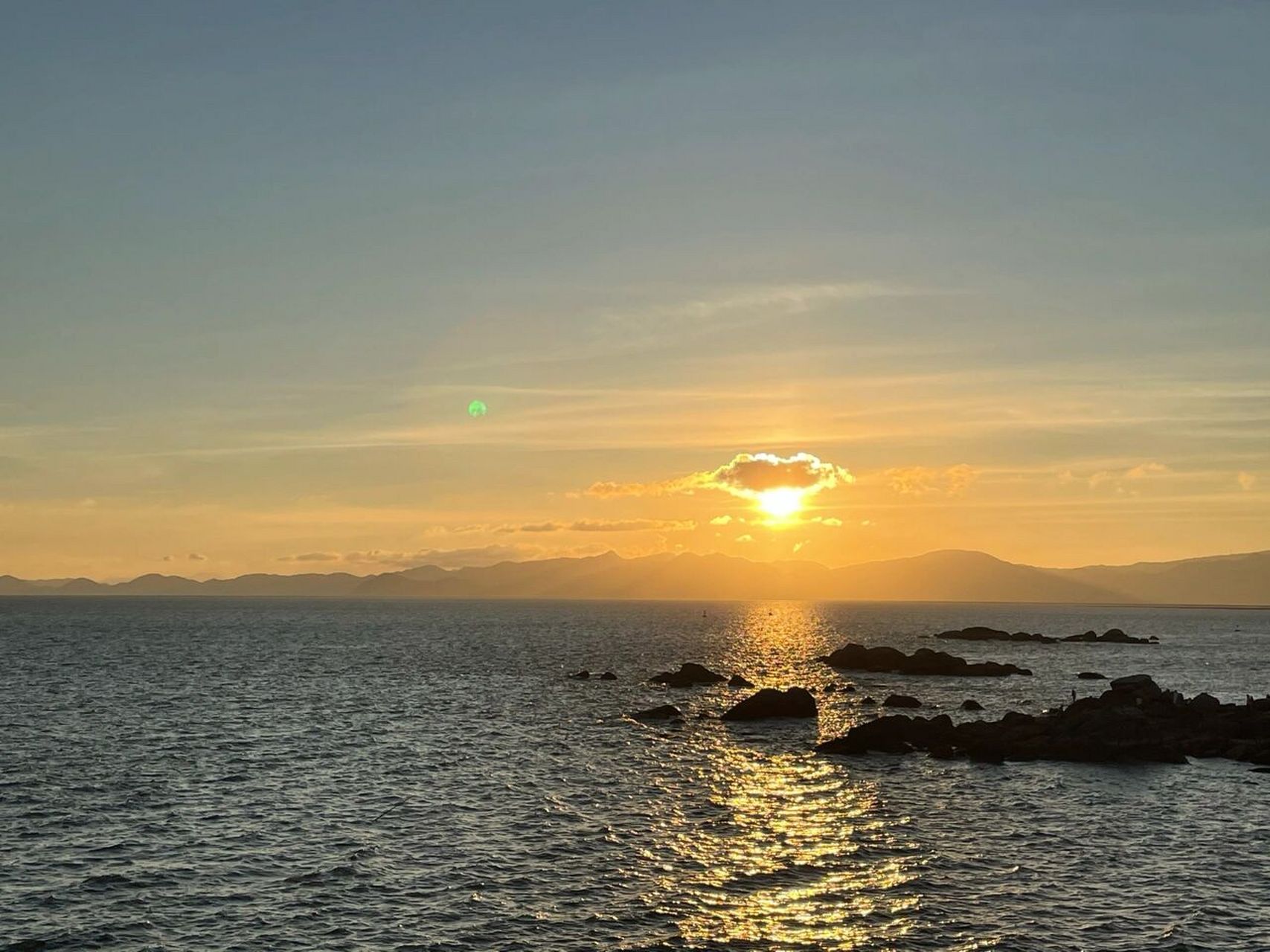 江门台山黑沙滩自驾游 江门台山黑沙滩一日自驾游 沿着进入黑沙滩的