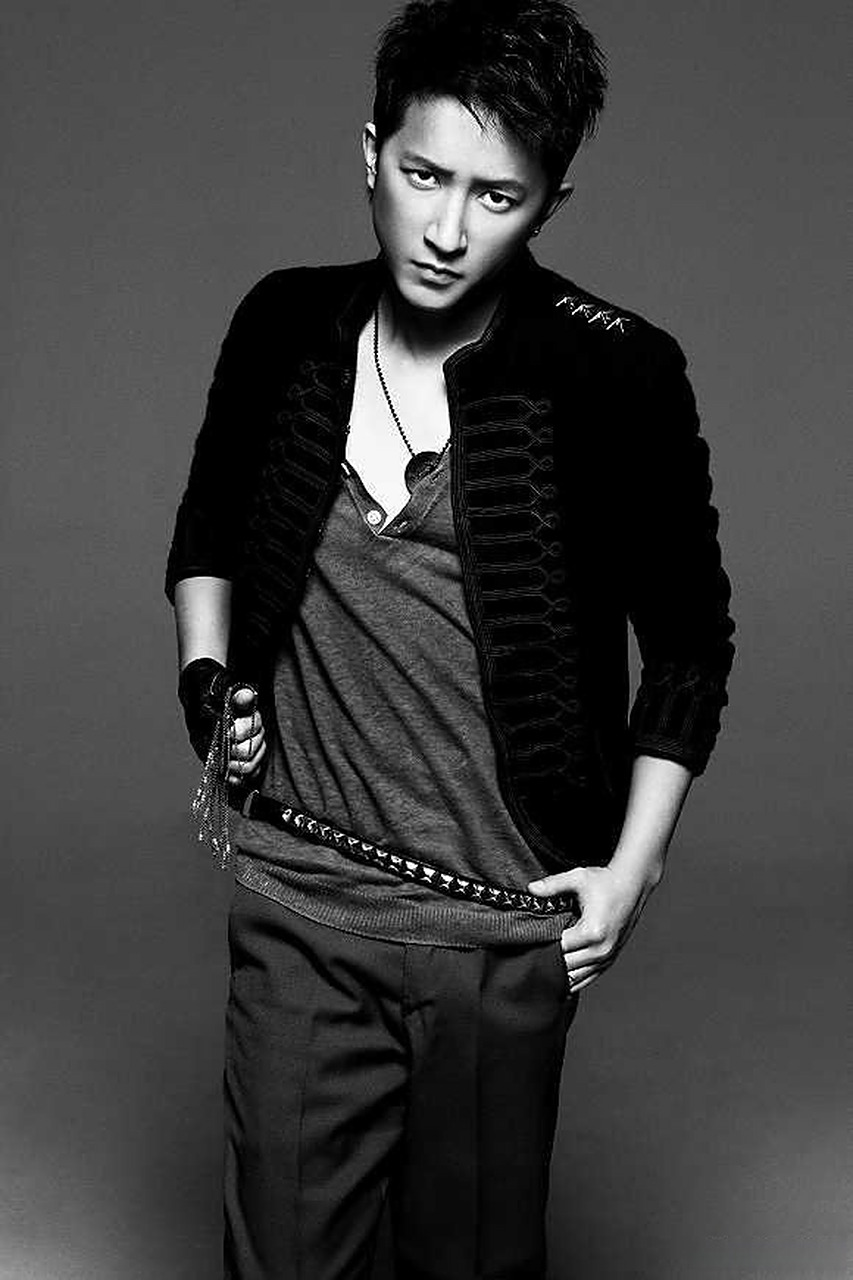 韩庚最新照片,谁还记得他在super junior时的样子