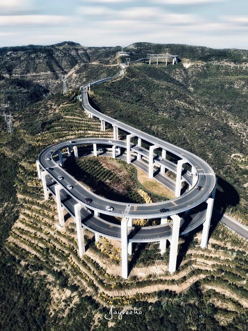 太原晋祠附近的网红"天龙山公路" 开到晋祠转转,看到网友推荐的网红