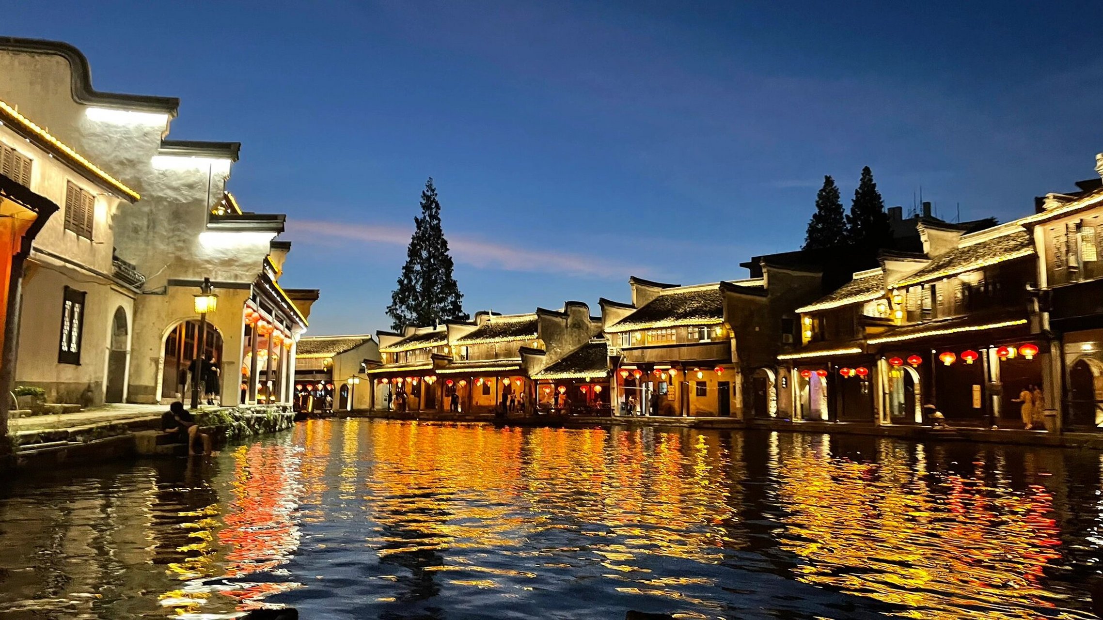 游玩攻略: 自驾导航:浙江湖州市南浔古镇景区 开放时间:没有景区疵排