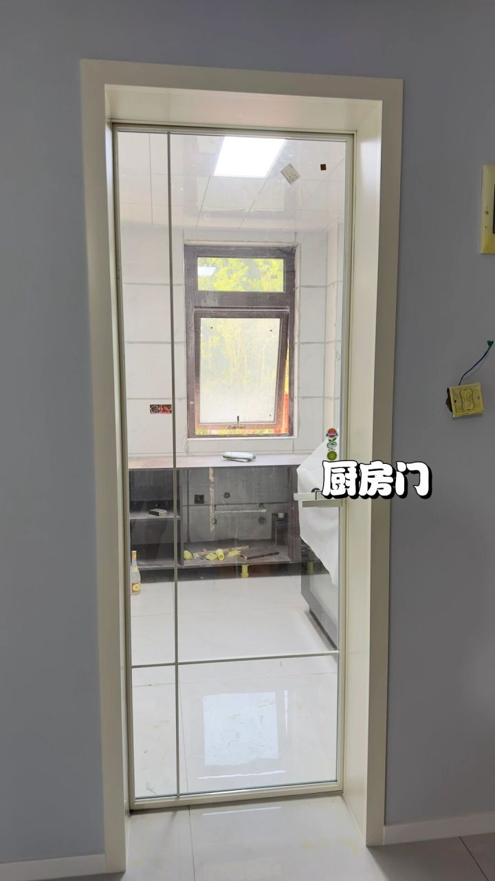 静音磁吸工艺烤漆门 今天给大家分享是一款静音磁吸门 木门采用45度斜