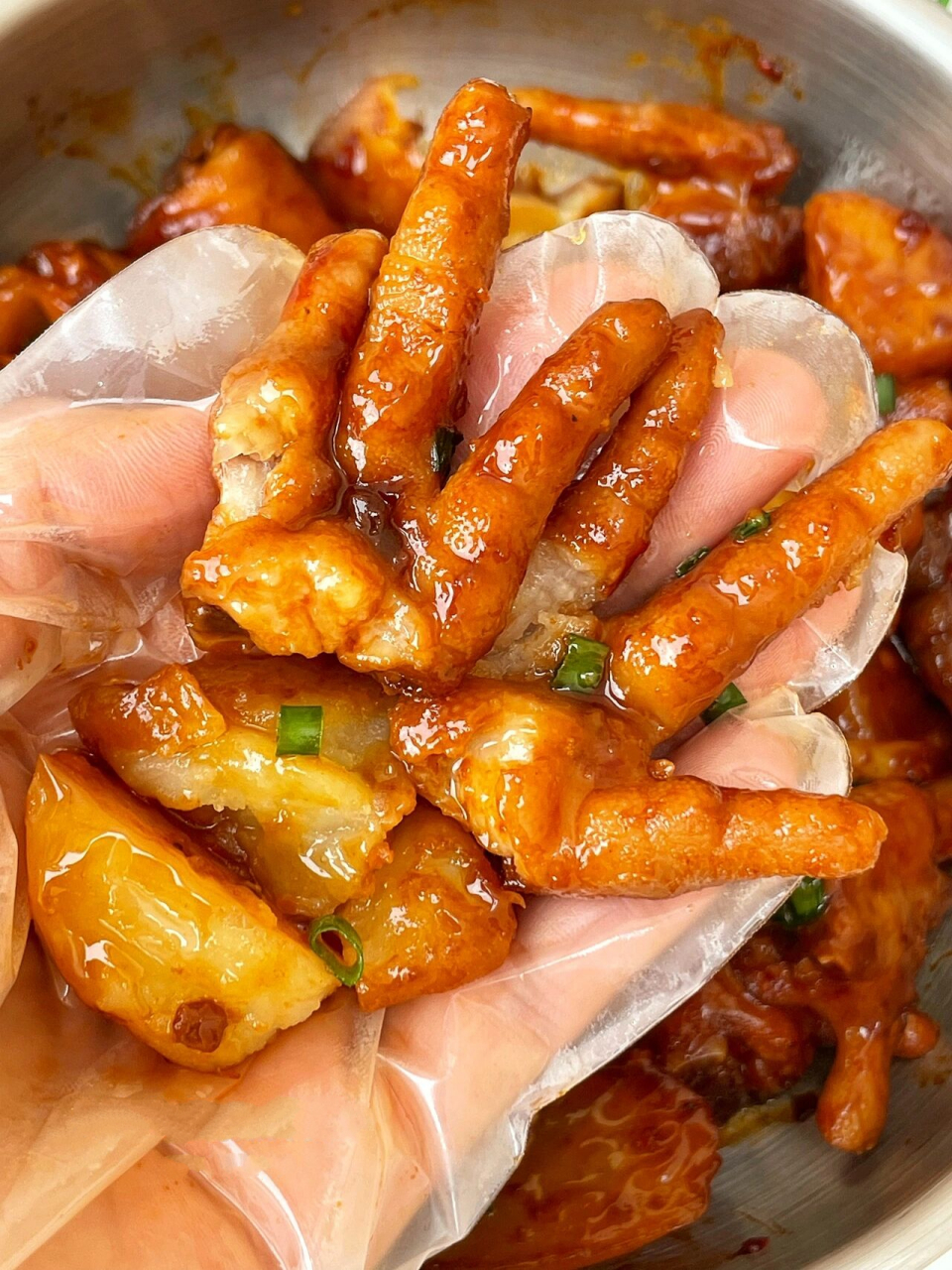 软糯入味的土豆炖鸡爪!真的巨下饭好吃!