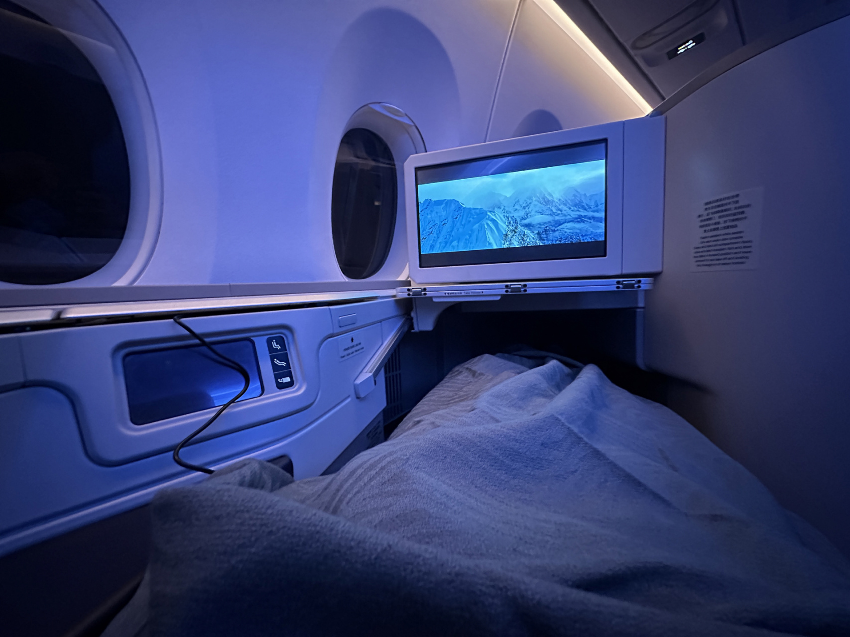 新年第一飞——国航a359公务舱 因某些原因,得以体验到国航a359的