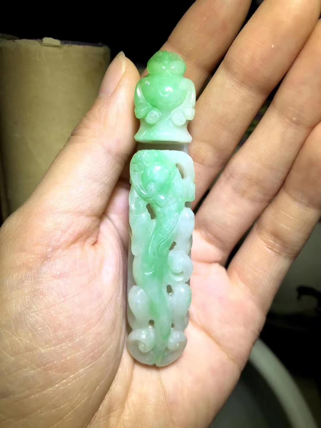 清代翡翠龙钩与翡翠鉴别艺术