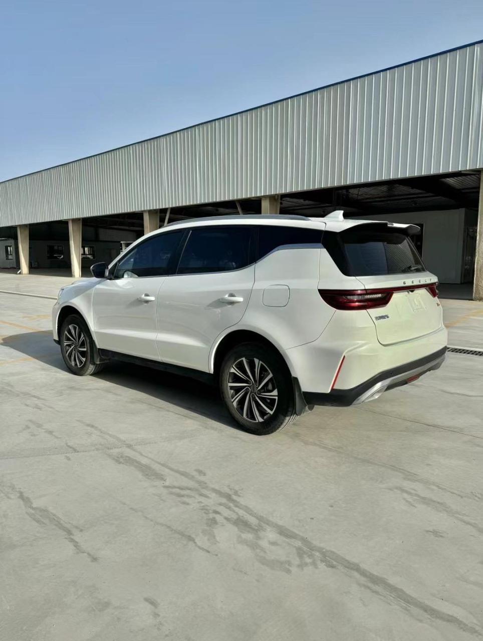 4t自动档尊贵版,电动真皮座椅,电动天窗,倒车雷达,12.