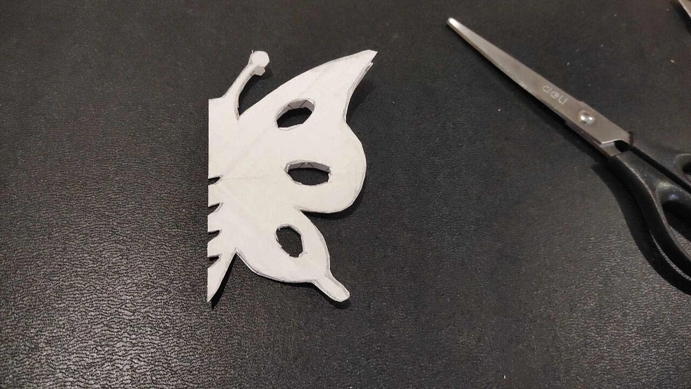 对称剪纸--蝴蝶 对称