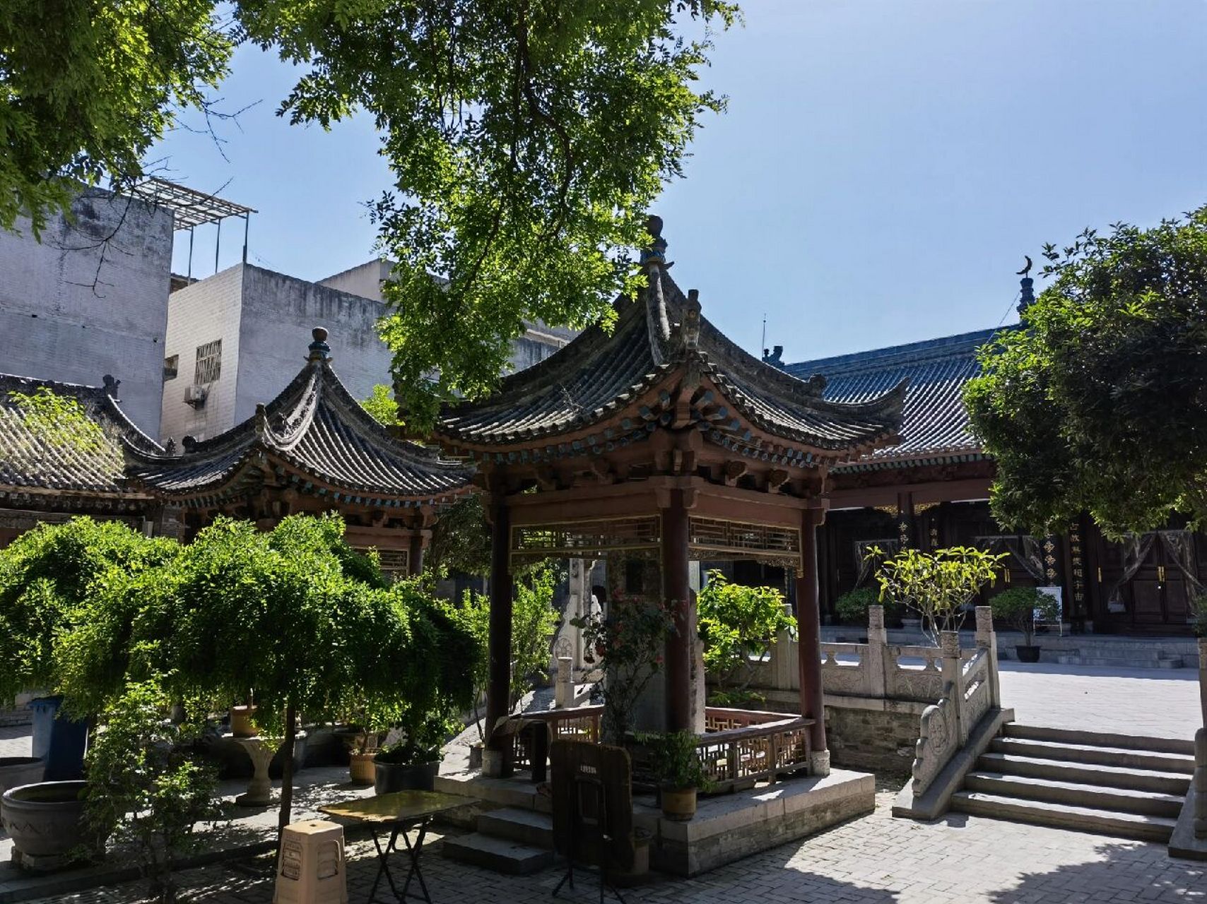 "双碑亭之寺"——大皮院清真寺 大皮院清真寺在西安地区伊斯兰教寺院