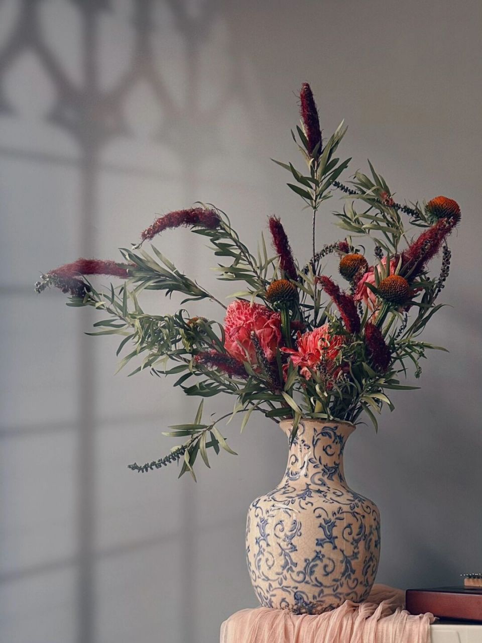 仿古青花瓷花瓶插花 33383666399378 配图花材:瓷玫瑰