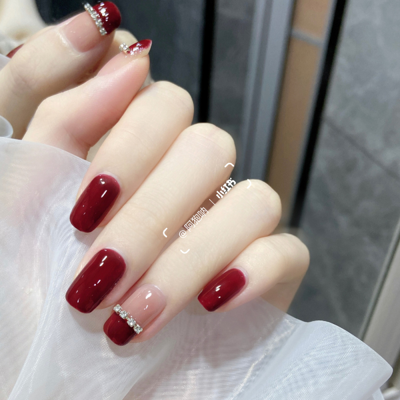 新年美甲97秋冬显白浓郁酒红色法式美甲 车厘子酒红色简直巨巨巨显