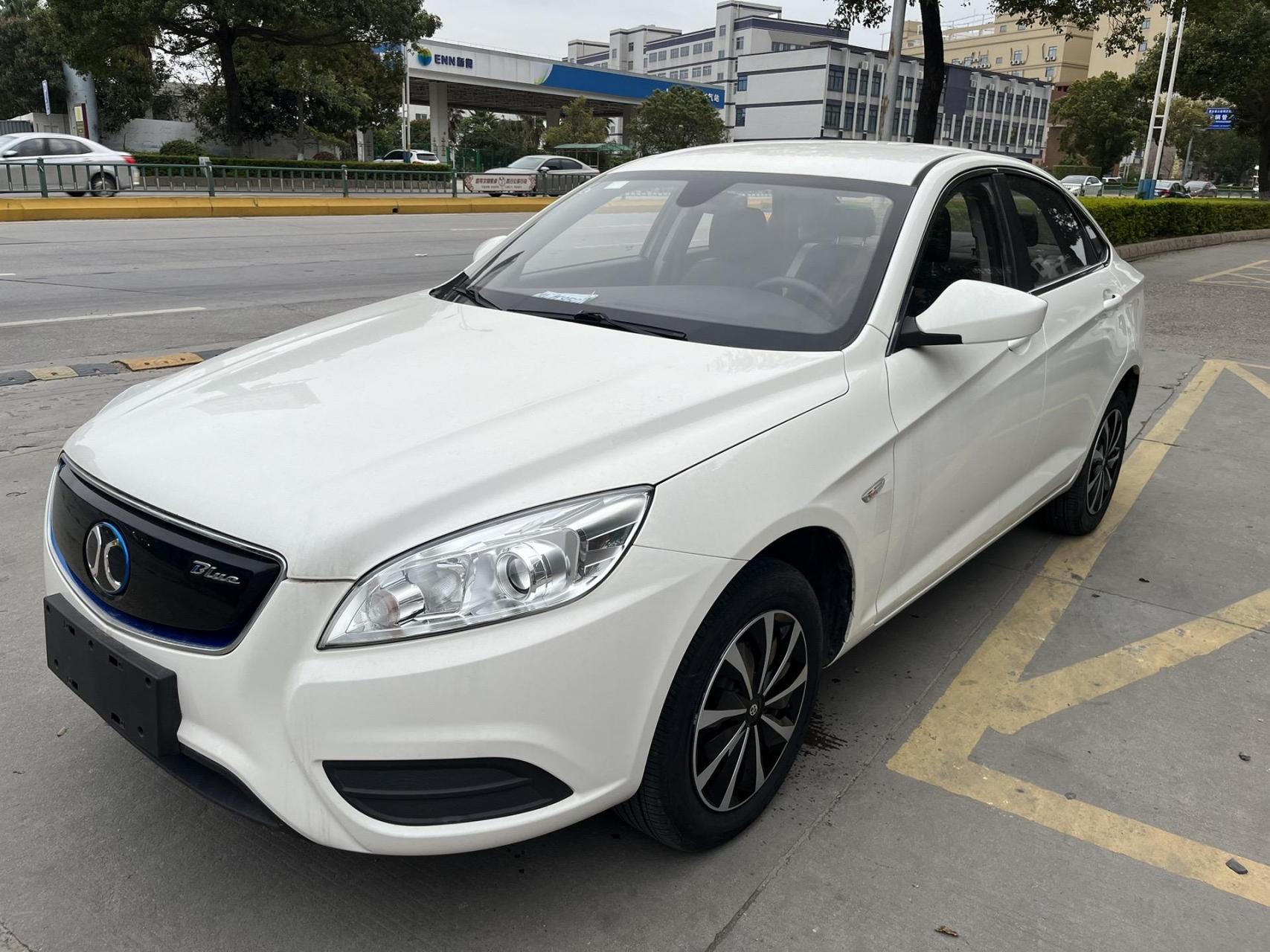 滴滴首选:2024年3月北汽eu300,实打实续航300,大频导航,倒车影像,厂家