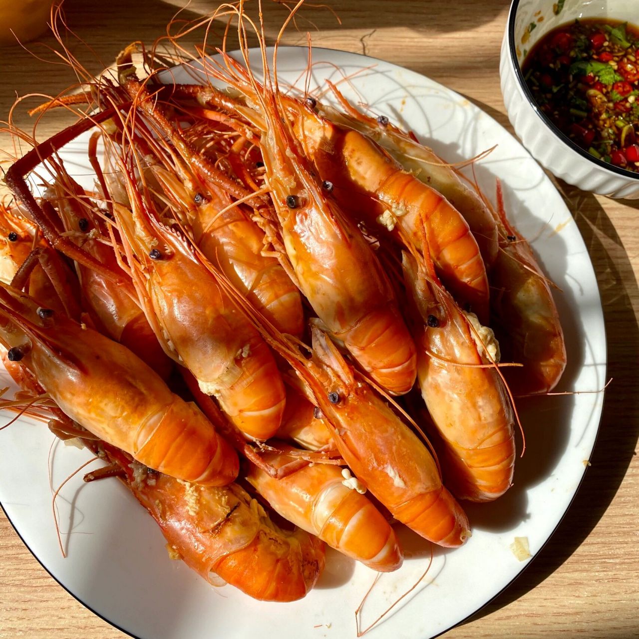 罗氏沼虾(大头虾) 偶然吃过一次 虾黄和虾膏绝绝子 虾头很干净 里面