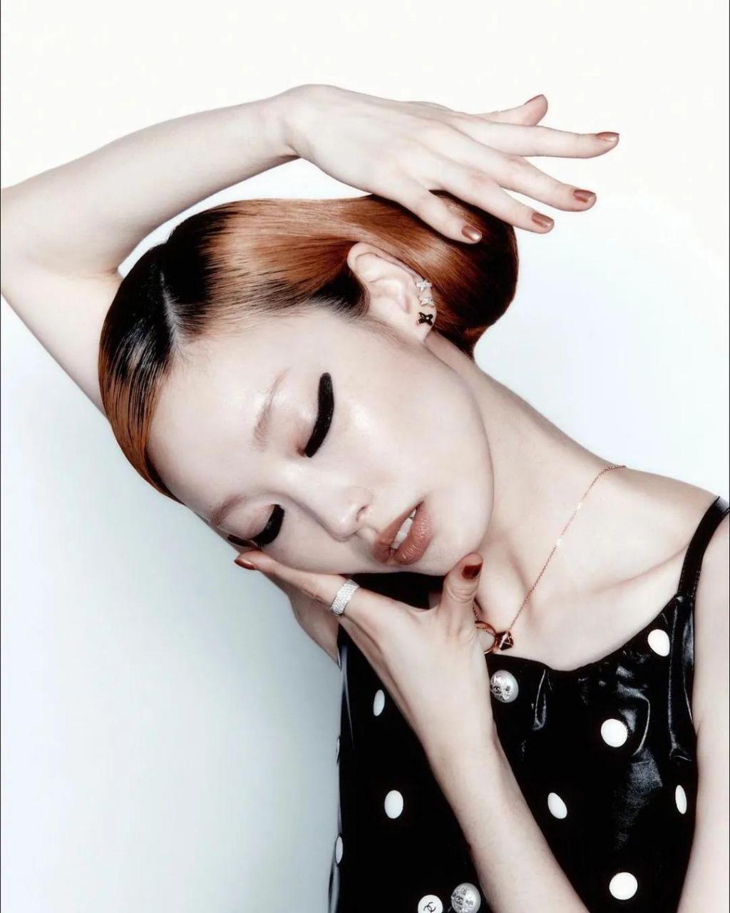 最近,澳大利亚超模利献灵 fernanda ly(费尔南达·利)玩起了自己最