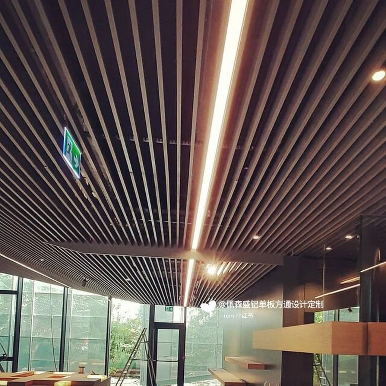 办公室铝方通格栅吊顶装修效果图 欢迎来图定制