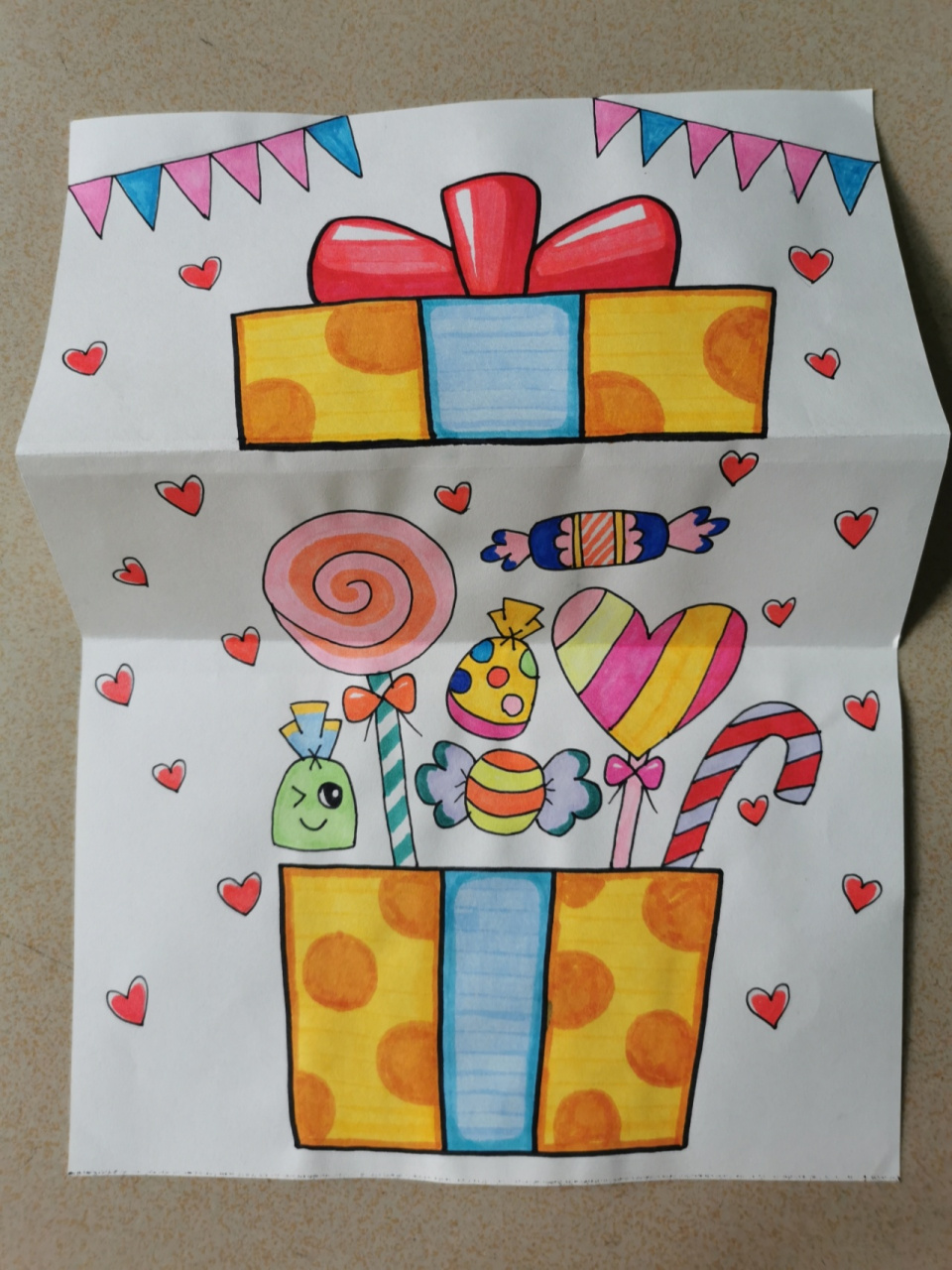 六一儿童节主题画 简单有趣的折叠画,礼物盒里面还可以画其他类型的